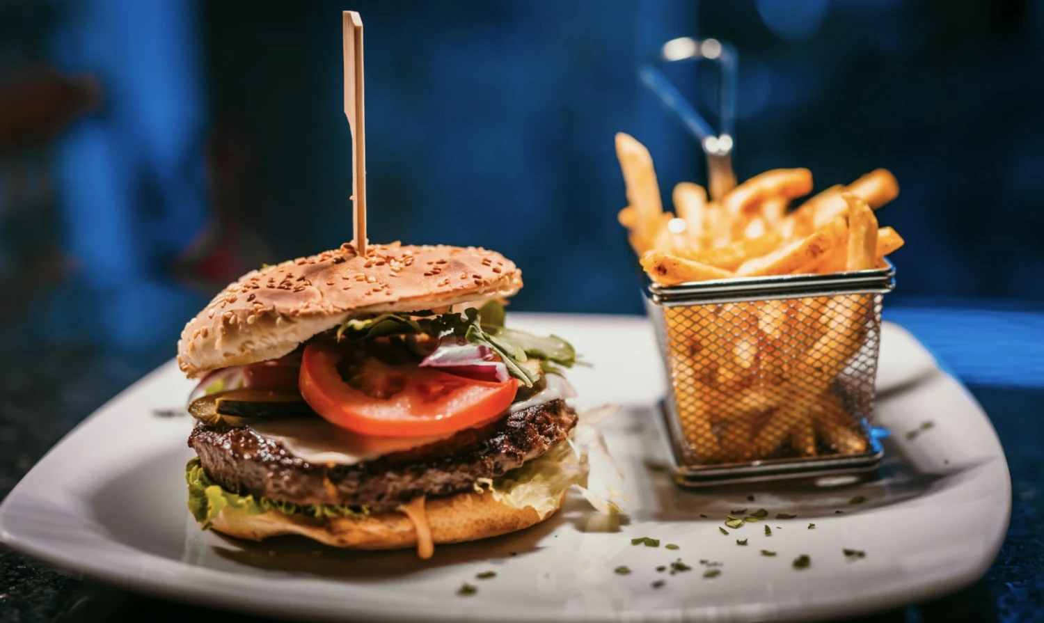 Hamburguesa con patatas en Eulenspiegel Tenerife